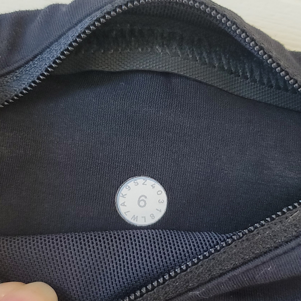Lululemon Run Times Short II in Serigraph Alpine White Black Multi / Black - Picture 7 of 13